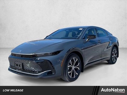 Used 2026 Toyota Crown XLE image 1