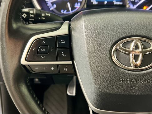 Used 2022 Toyota Highlander XLE image 18
