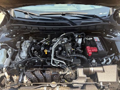 Used 2025 Nissan Altima 2.5 SV FWD image 32