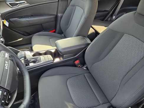New 2026 Kia Sportage LX FWD image 17