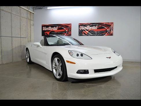Used 2010 Chevrolet Corvette Convertible w/ Preferred Equipment Group RWD image 2