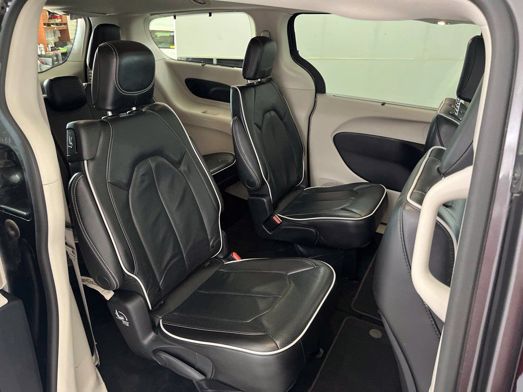 Used 2023 Chrysler Pacifica Limited FWD image 23