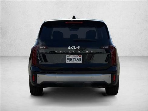 Used 2023 Kia Telluride LX FWD image 6