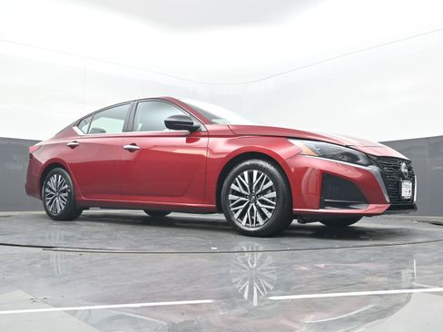 Used 2024 Nissan Altima 2.5 SV image 24