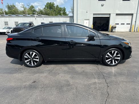 Used 2021 Nissan Versa SR w/ Convenience Package FWD image 2