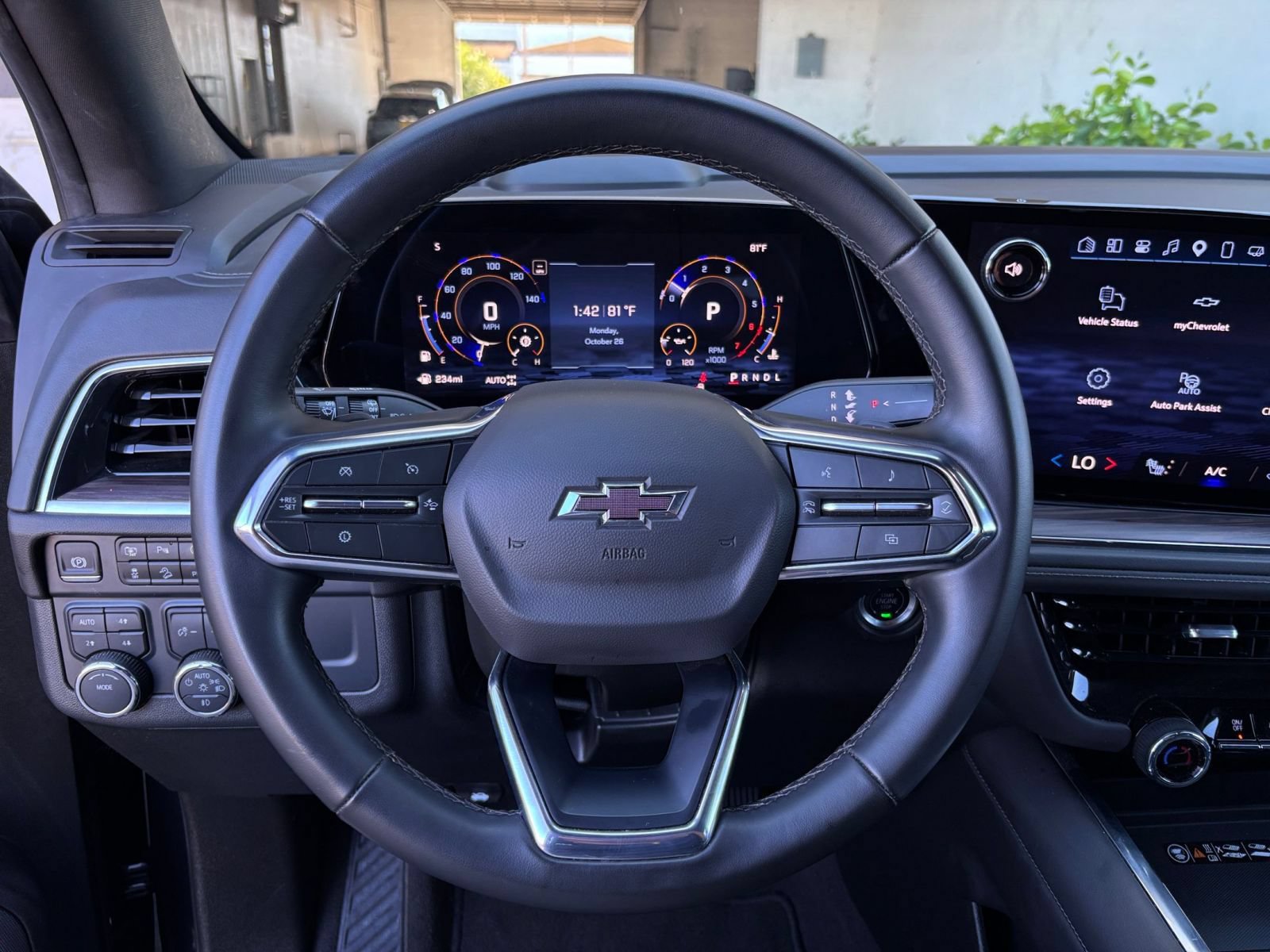 Used 2025 Chevrolet Tahoe Z71 AWD/4WD image 30
