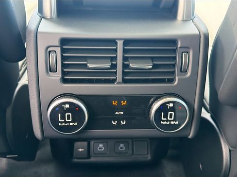 New 2026 Land Rover Discovery Limited Edition image 21