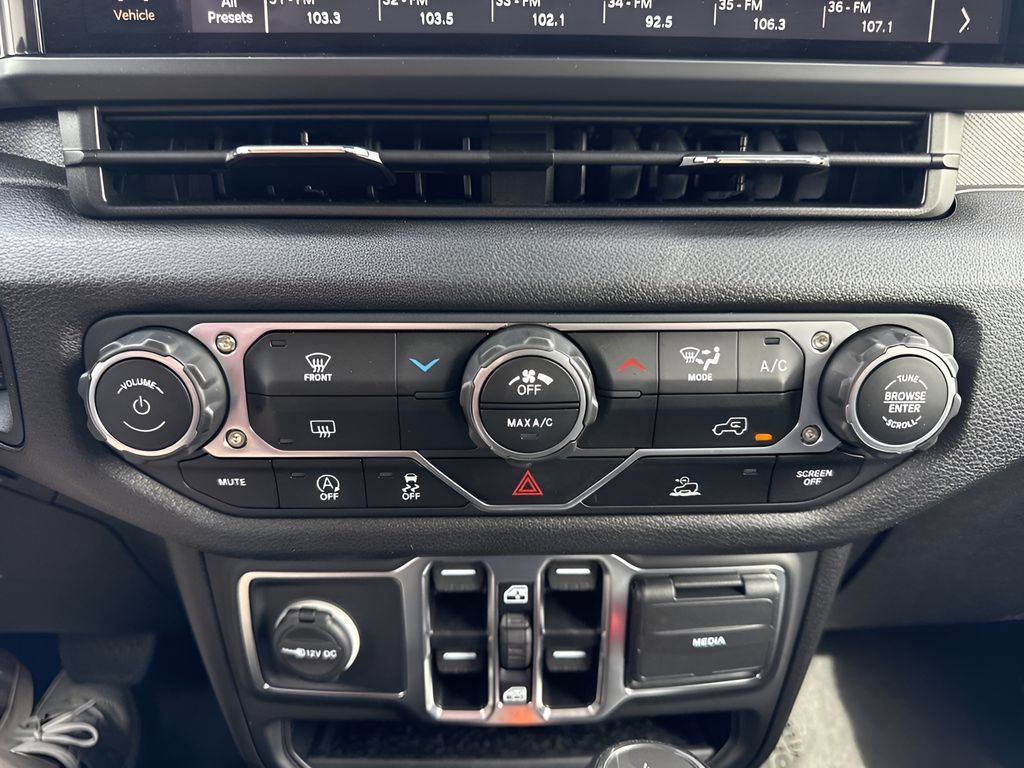 Used 2025 Jeep Wrangler Unlimited Sport AWD/4WD image 18