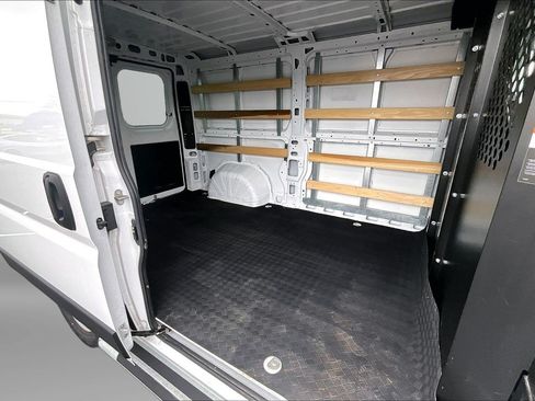 Used 2025 RAM ProMaster 2500 w/ U-Haul Equipment Group FWD image 17