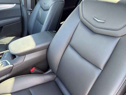 Used 2025 Cadillac XT6 Luxury image 14