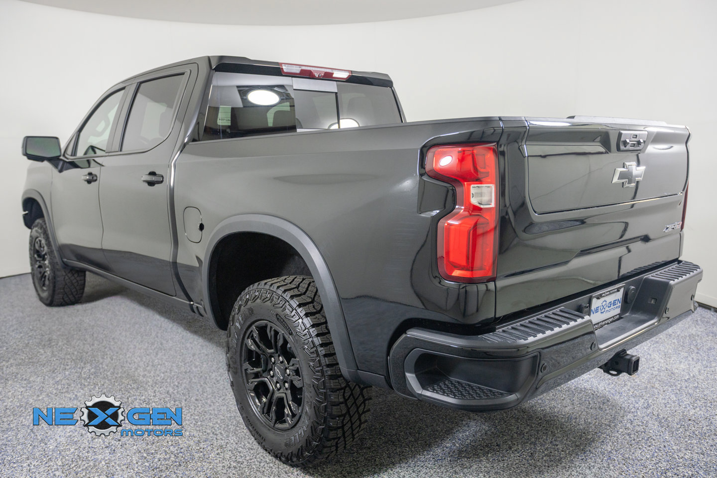 Used 2025 Chevrolet Silverado 1500 ZR2 w/ Technology Package AWD/4WD image 6