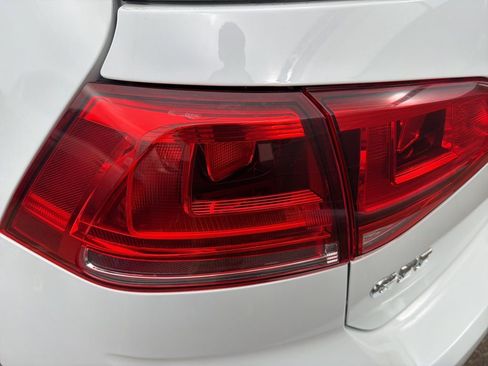 Used 2017 Volkswagen Golf S image 21