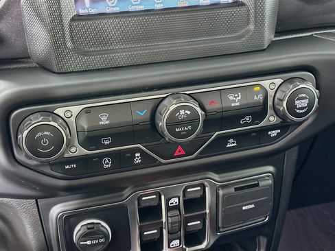 Used 2022 Jeep Wrangler Unlimited Sport AWD/4WD image 19