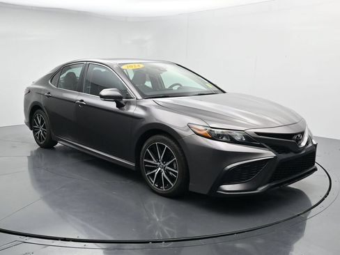 Used 2024 Toyota Camry SE FWD image 2