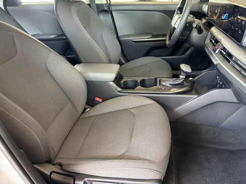 Used 2025 Kia K4 FWD image 35