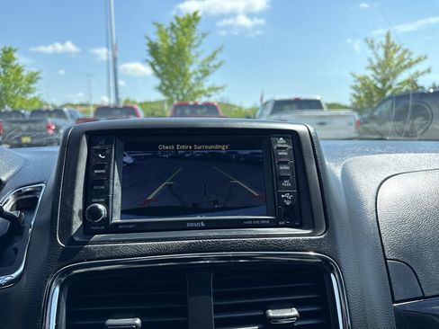 Used 2017 Dodge Grand Caravan SE FWD image 22
