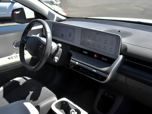 Used 2024 Hyundai Ioniq 5 SE RWD image 46