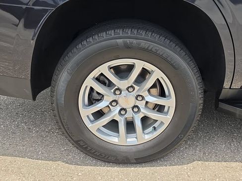 Used 2023 Chevrolet Tahoe LS RWD image 5