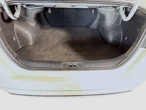 Used 2025 Nissan Altima 2.5 SV image 35