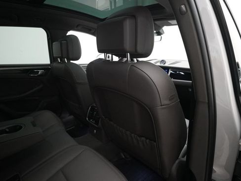Certified 2023 Porsche Macan AWD/4WD image 28