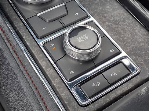 Used 2024 Ford Expedition Limited image 10