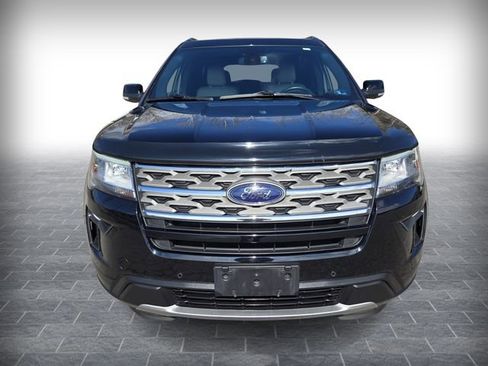 Used 2018 Ford Explorer XLT w/ Equipment Group 202A image 2