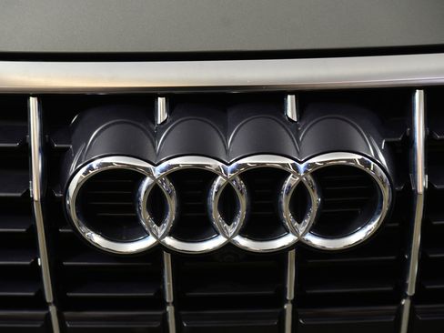 Certified 2025 Audi Q3 2.0T Premium Plus w/ Premium Plus Package image 16