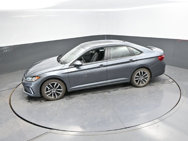 Used 2025 Volkswagen Jetta SE FWD image 36