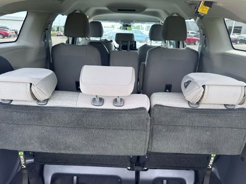 Used 2021 Toyota Sienna LE FWD image 26