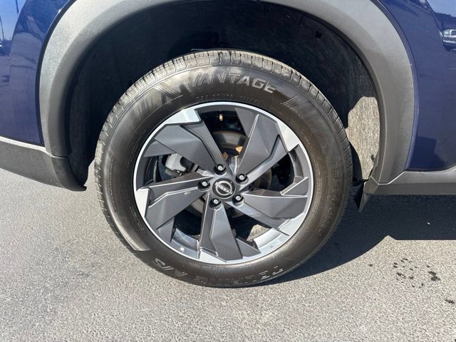 Used 2025 Nissan Rogue SV FWD image 25