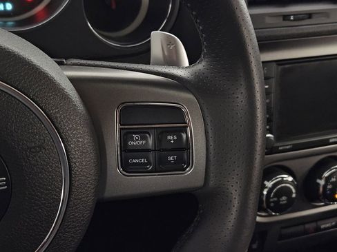 Used 2014 Dodge Challenger R/T image 17