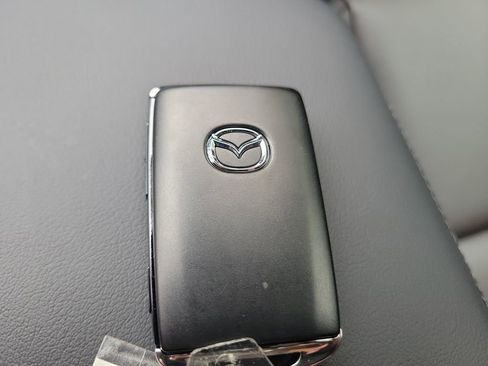 New 2026 MAZDA MAZDA3 Hatchback w/Premium Plus Pkg image 34