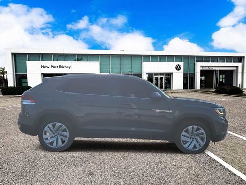 Used 2022 Volkswagen Atlas Cross Sport SE image 9