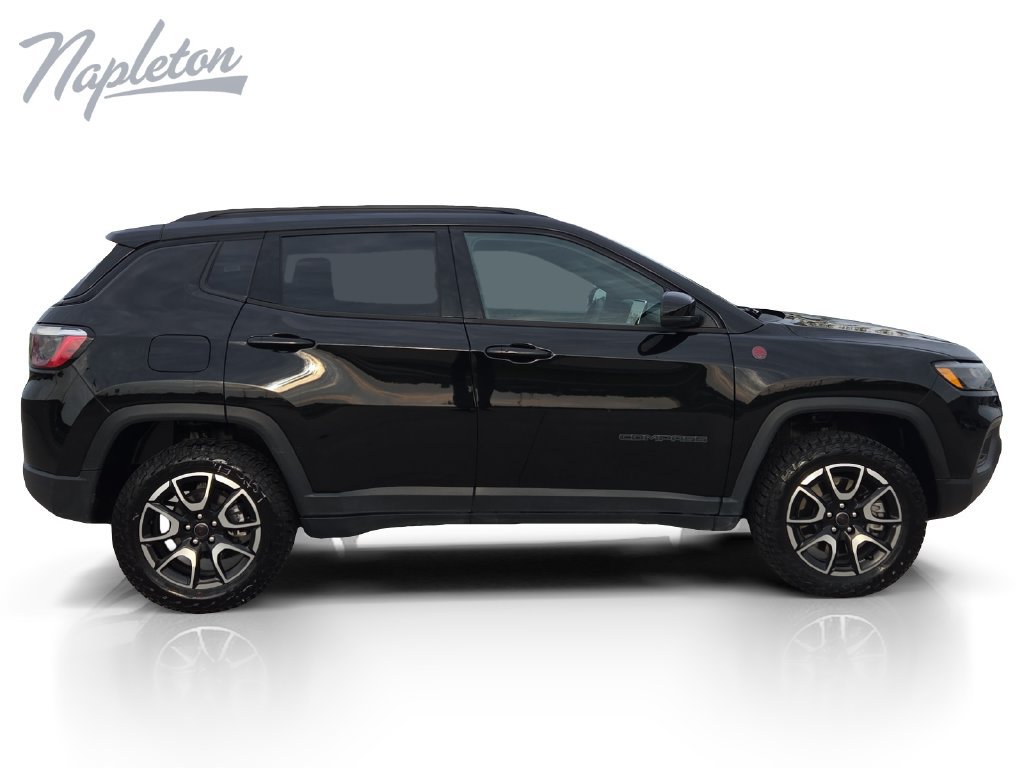 Used 2025 Jeep Compass Trailhawk AWD/4WD image 7