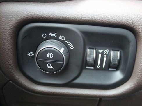 Used 2025 RAM 1500 Laramie w/ Laramie Southwest Edition image 16