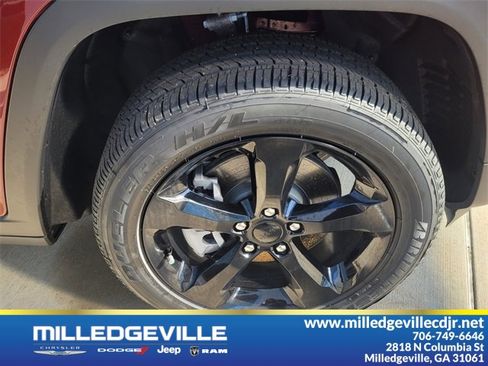 New 2024 Jeep Grand Cherokee L Altitude image 18