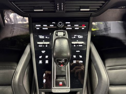 Used 2021 Porsche Cayenne Coupe AWD/4WD image 21