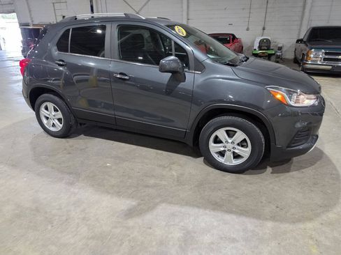 Used 2017 Chevrolet Trax LT w/ LT Convenience Package AWD/4WD image 15