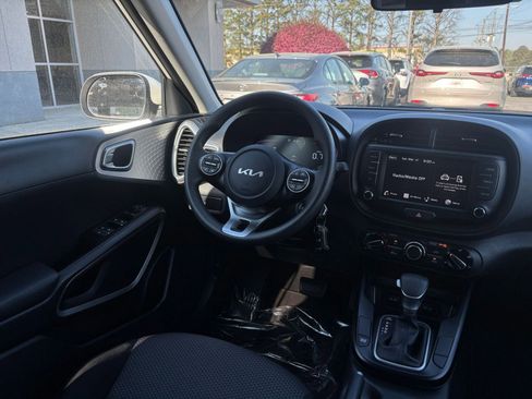 Used 2025 Kia Soul LX w/ LX Technology Package image 32
