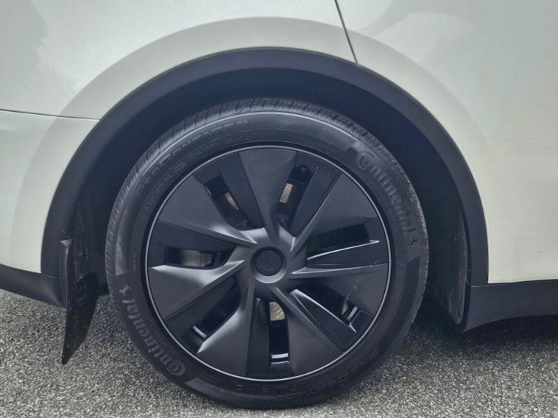 Used 2025 Tesla Model Y Long Range AWD/4WD image 16