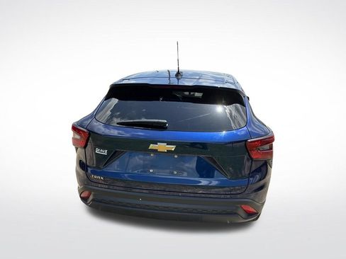 Used 2024 Chevrolet Trax LS w/ LS Convenience Package FWD image 9