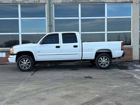 Used 2004 GMC Sierra 2500 SLE w/ Heavy-Duty Power Package AWD/4WD image 4