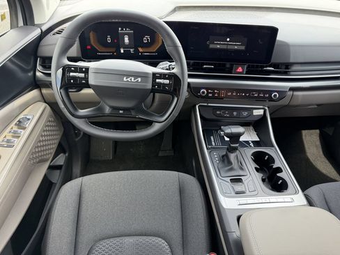 New 2027 Kia Carnival LX FWD image 18