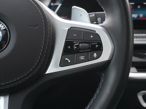 Certified 2025 BMW X7 M60i AWD/4WD image 19