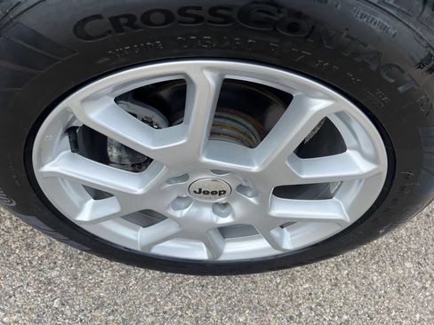 Used 2022 Jeep Renegade Latitude AWD/4WD image 45