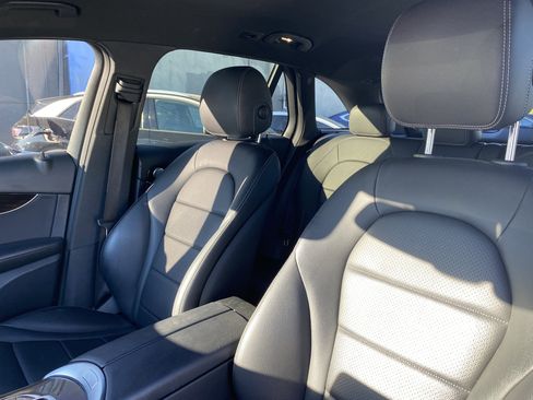 Used 2019 Mercedes-Benz GLC 300 w/ Parking Assistance Package image 17