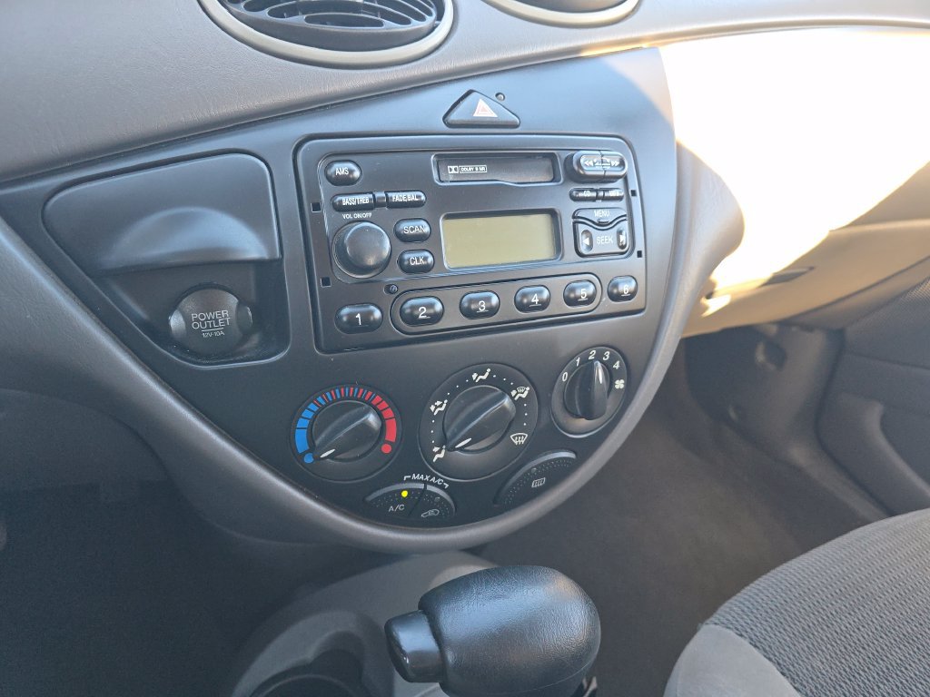 Used 2003 Ford Focus LX FWD image 23