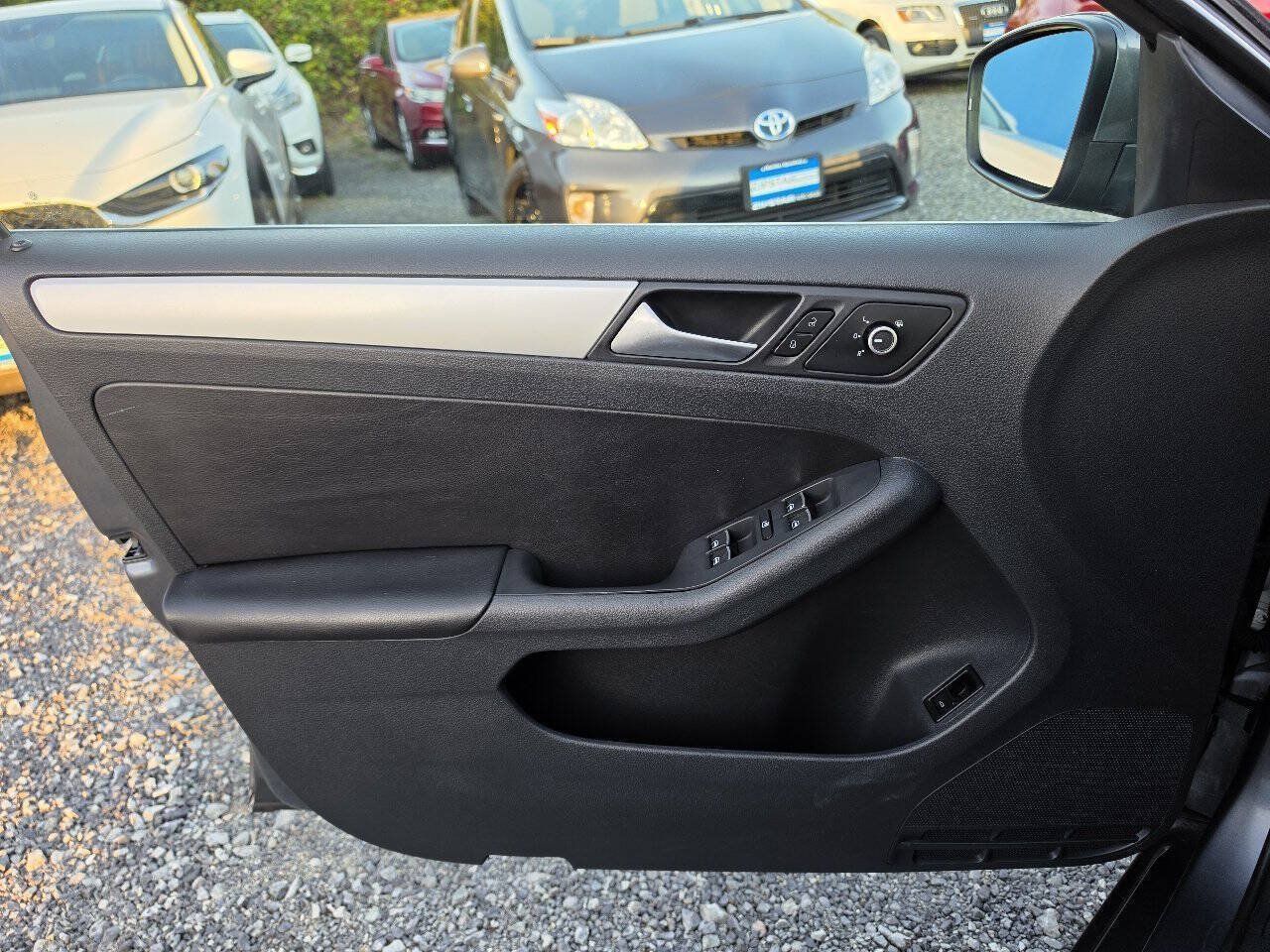 Used 2013 Volkswagen Jetta SE FWD image 20