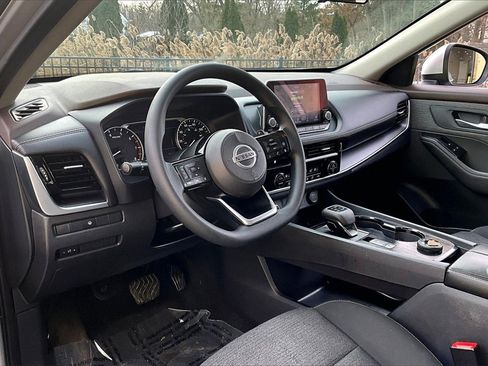 Used 2021 Nissan Rogue SV image 16