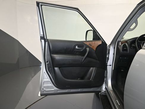 Used 2021 Nissan Armada SL w/ Captain's Chairs Package AWD/4WD image 10